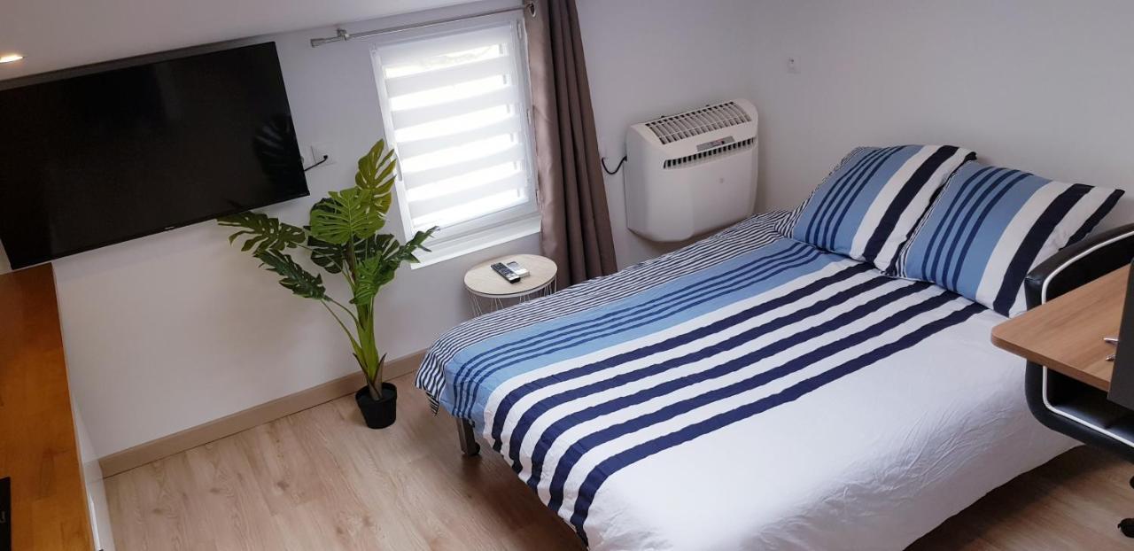 Escapade Niortaise - Studios Climatises Hyper-Centre De Ниор Екстериор снимка
